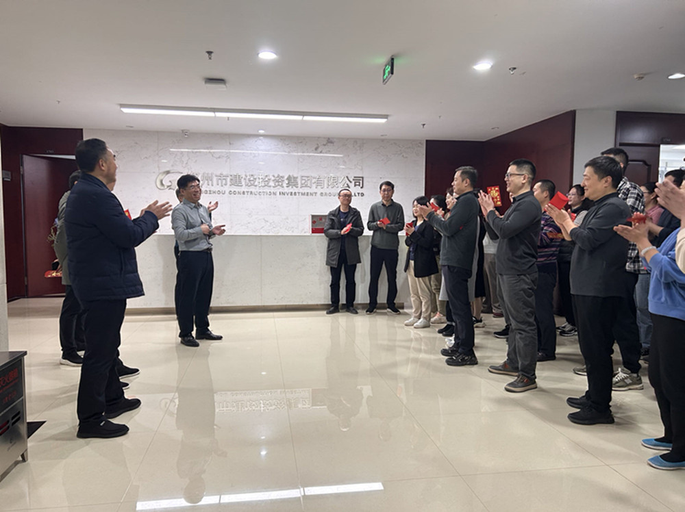 开云（中国）领导班子迎接员工新春上班